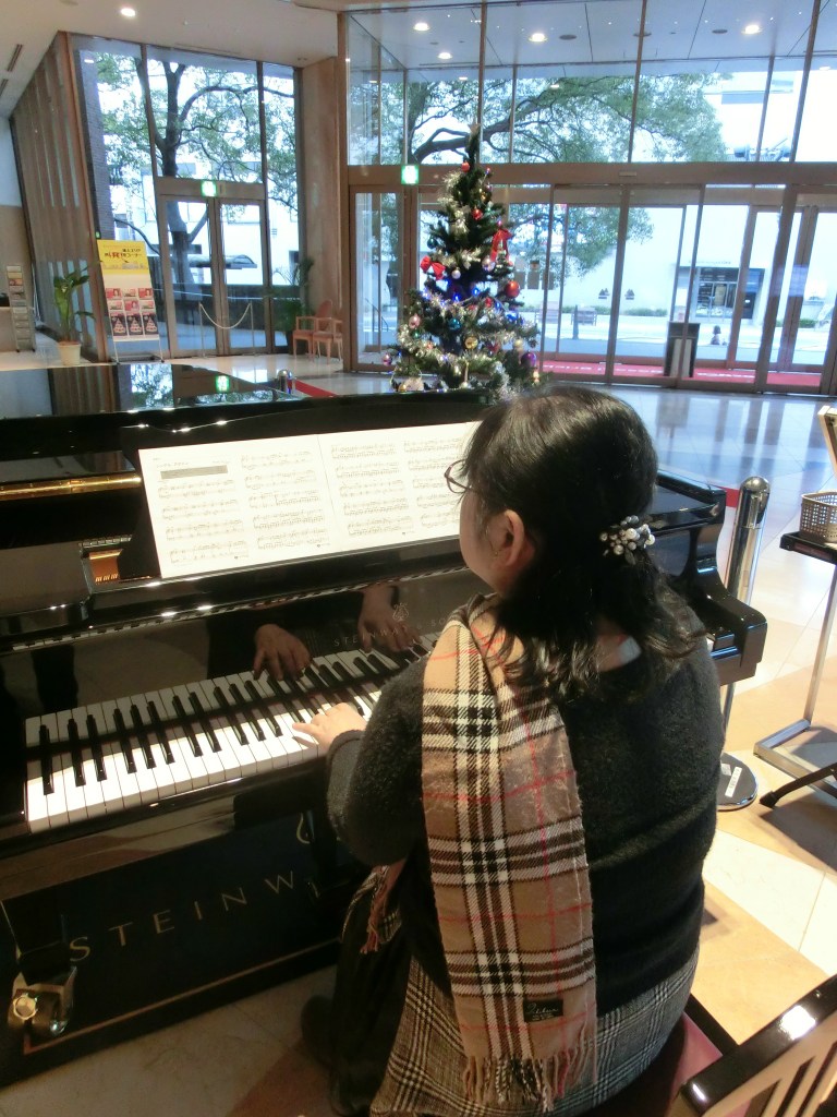 Nagasaki_Street_pianist